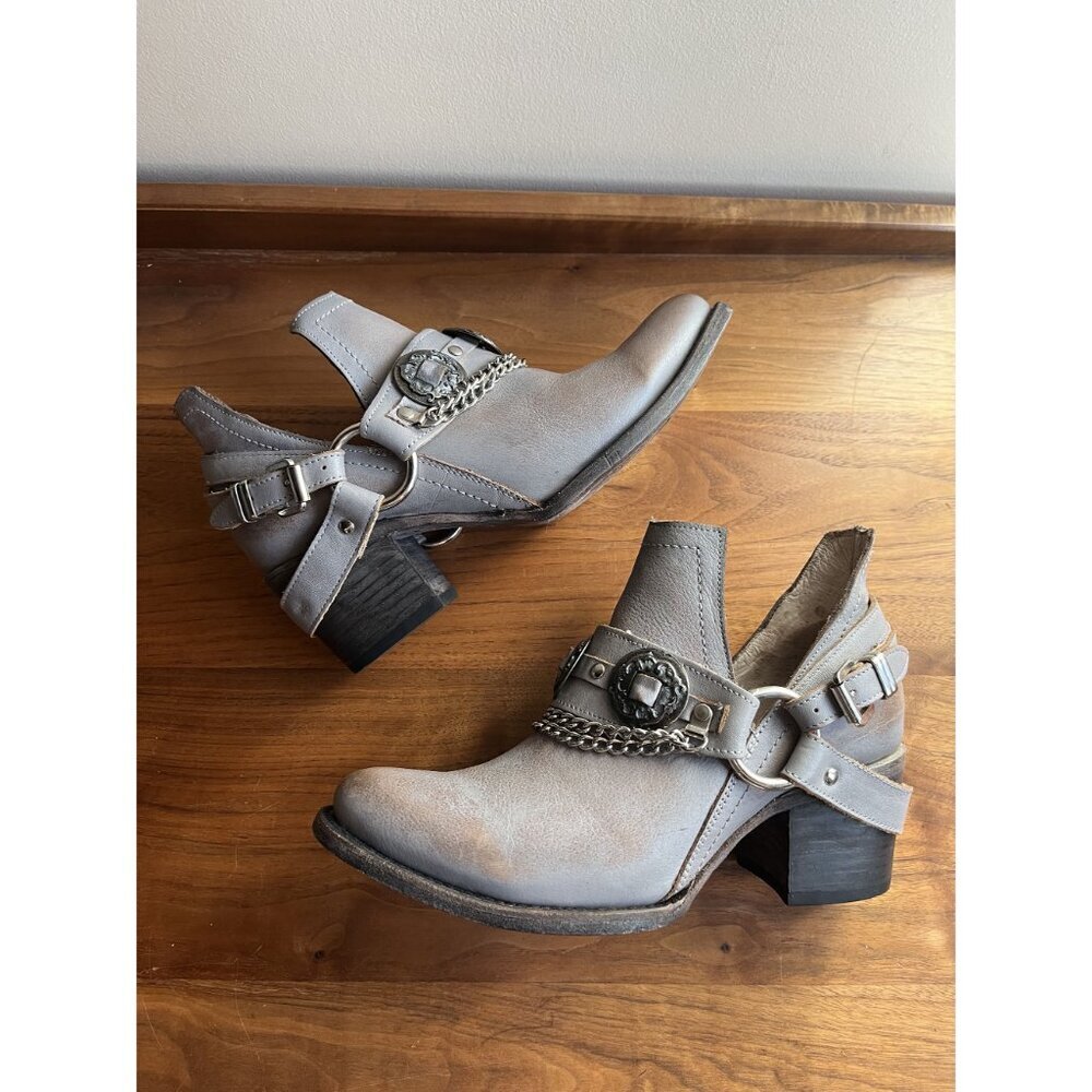 Freebird NEW Mystic Gray Leather Harness Ankle Boots Chain & Concho Sz 9 - Picture 4 of 11